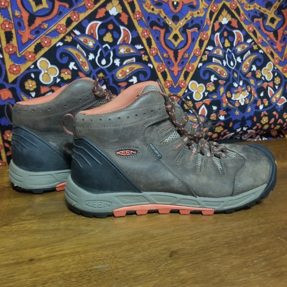 Keen boots